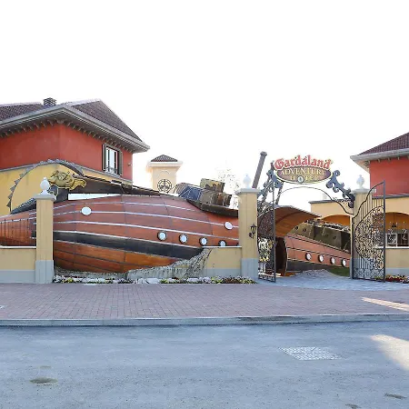 Gardaland Adventure מלון קסטלנואובו דל גארדה
